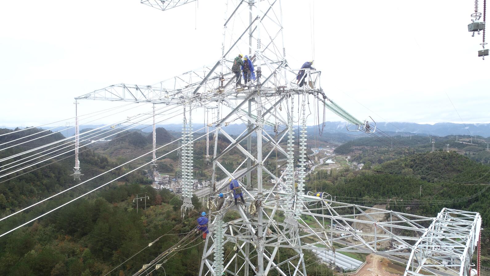 貴州省三穗至施秉高速公路500KV及220kV電力線(xiàn)路遷改項目